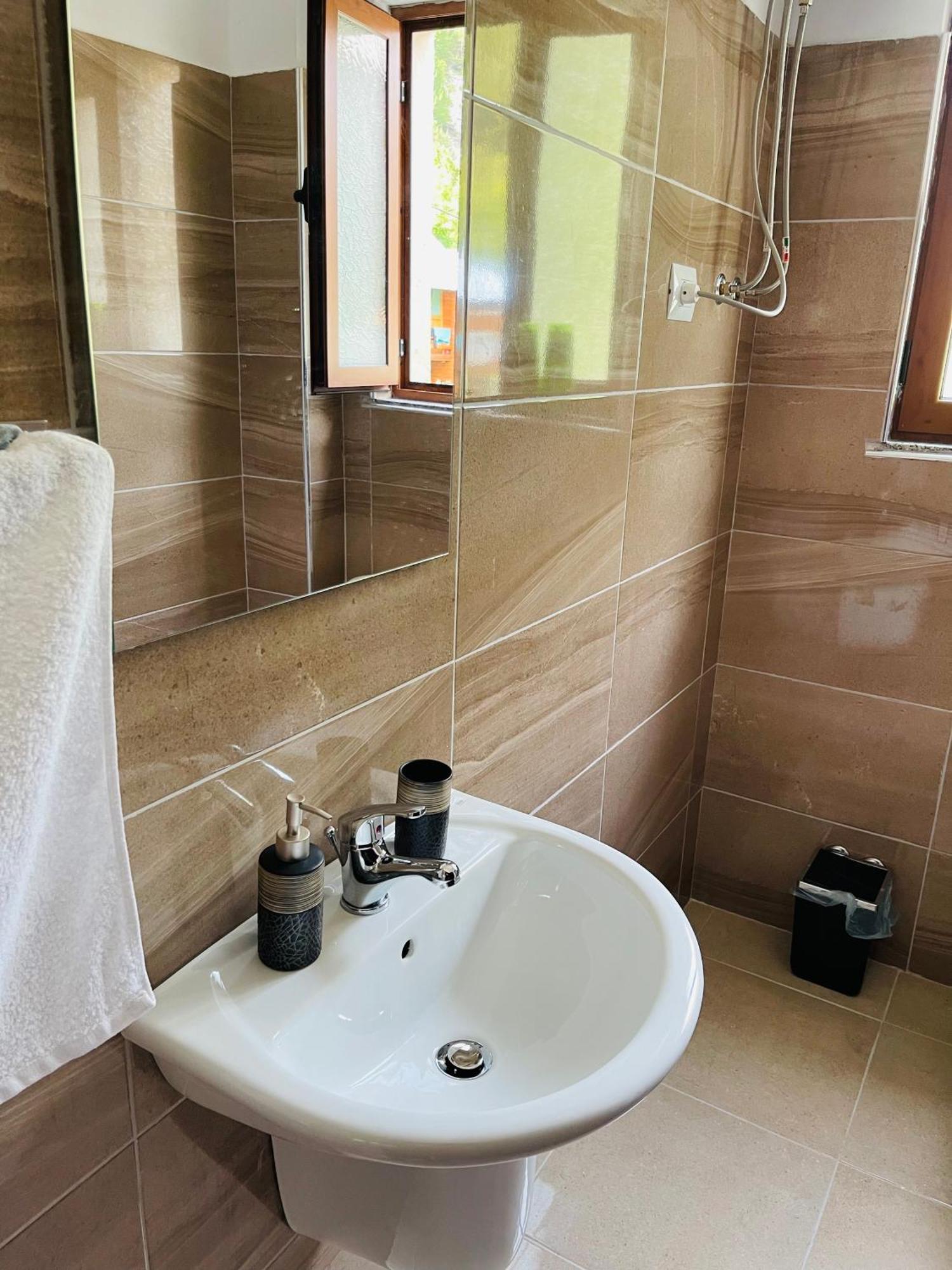 Thethi View Hotel Gjelaj Екстериор снимка